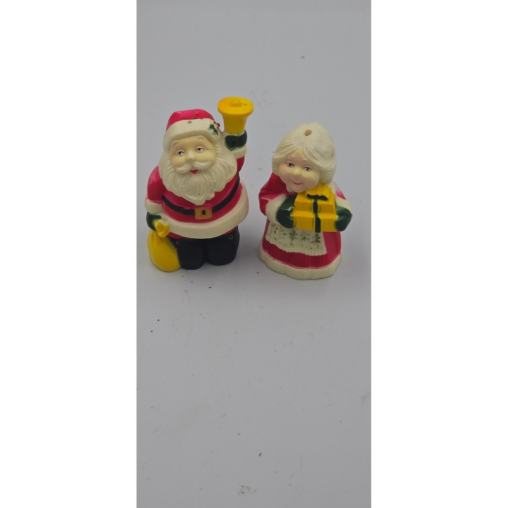 Vintage Hallmark Santa & Mrs. Claus Plastic Salt & Pepper Shakers inc Stoppers